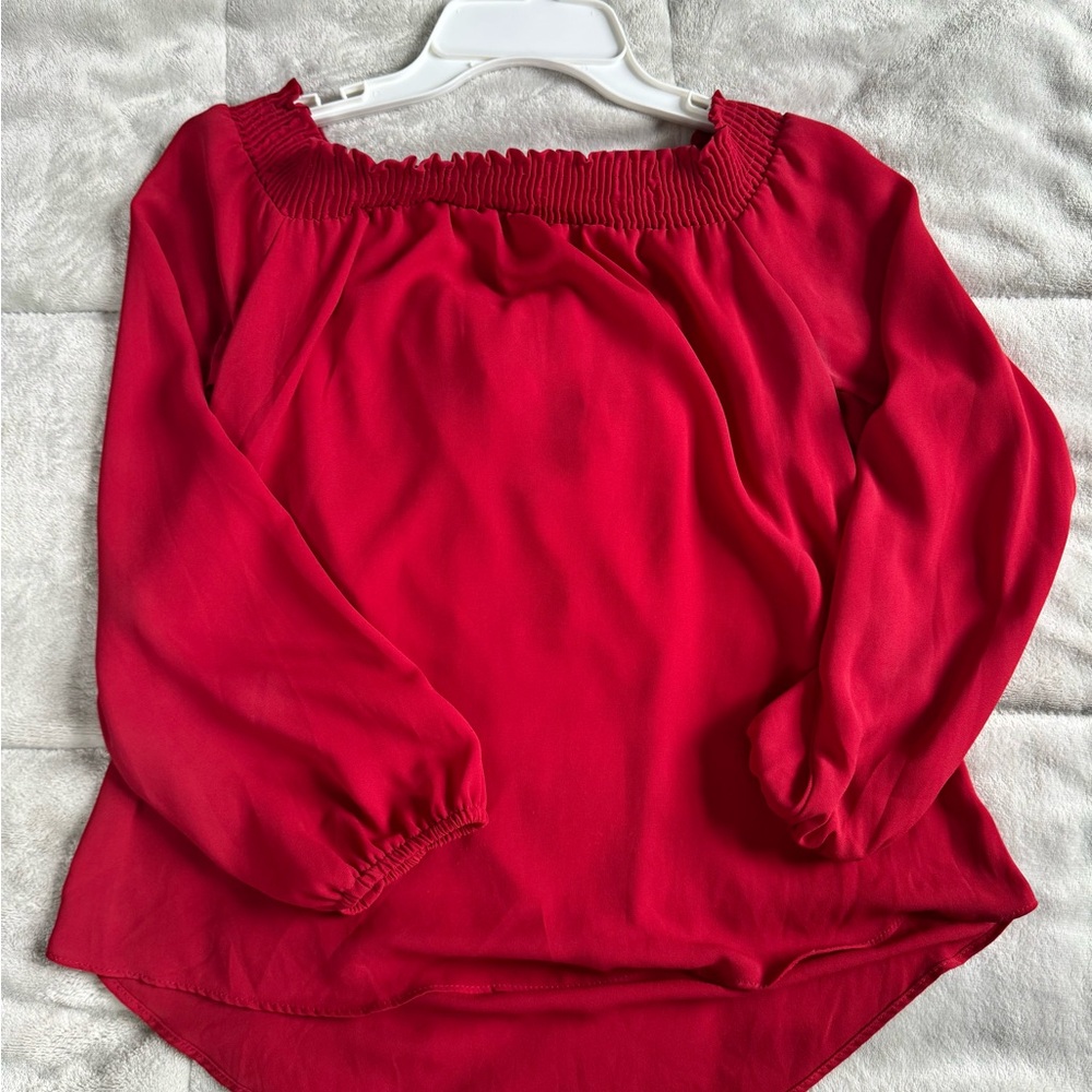 ⚠️Chic Scarlet Blouse⚠️